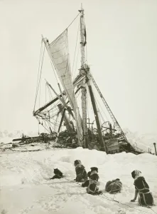 Endurance crushed by the ice and sinking Endurance crushed by the ice and sinking