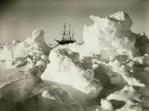 The Endurance among great blocks of pressure ice The Endurance among great blocks of pressure ice