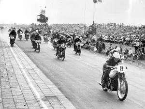 Assen, Holland: Great Britain took the first three places in the Dutch T.T. Race, 350 c Assen, Holland: Great Britain took the first three places in the Dutch T.T. Race, 350 c