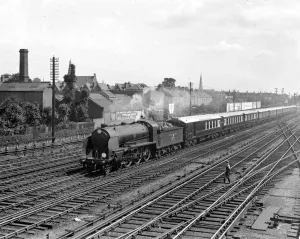 The Bournemeth Belle luxury train passing through Wimbledon . 5 June 1930 The Bournemeth Belle luxury train passing through Wimbledon . 5 June 1930