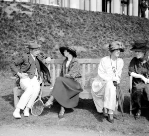 Lady Crosfields Garden Party At Highgate. Mr Bonar Law, Lady Sinclair, Miss Margesson Lady Crosfields Garden Party At Highgate. Mr Bonar Law, Lady Sinclair, Miss Margesson