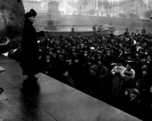 Images Dated 14th March 2001: Mrs Pankhurst Adressing a meeting in Trafalgar Square 17th February 1917