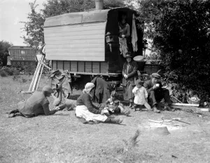 Romany gypsy family camped on Epsom downs during the race meeting on Epsom racecourse Romany gypsy family camped on Epsom downs during the race meeting on Epsom racecourse