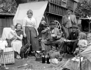 Romany, gypsy family at Epsom Races. Late 1940s, early 1950s Romany, gypsy family at Epsom Races. Late 1940s, early 1950s