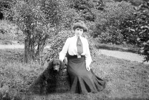 Mrs Wood at Trevince, Gwennap, Cornwall. August 1910 Mrs Wood at Trevince, Gwennap, Cornwall. August 1910