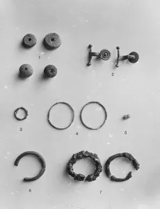 Spindle whorls, Iron Age brooches and various rings from the Iron Age cemetery at Harlyn Spindle whorls, Iron Age brooches and various rings from the Iron Age cemetery at Harlyn