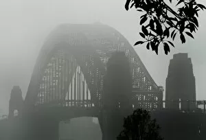 Images Dated 6th April 2004: Australia-Fog-Harbour-Bridge