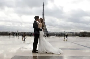 A Chinese maried couple kisses each other in front of the Eiffel tower on February 25 A Chinese maried couple kisses each other in front of the Eiffel tower on February 25