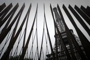 France-Paris-Tourism-Security-Eiffel-Tower France-Paris-Tourism-Security-Eiffel-Tower