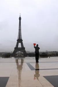 Love-Paris-Eiffel Tower-Balloon Love-Paris-Eiffel Tower-Balloon
