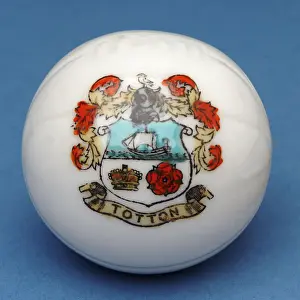 Armorial souvenir miniature football with transfer of the Totton crest (ceramic) Armorial souvenir miniature football with transfer of the Totton crest (ceramic)