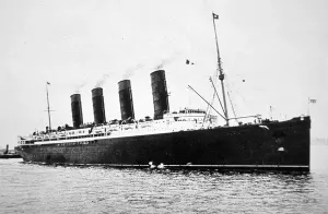 Steamship History Prints: RMS Lusitania, 1907-15 (b / w photo)