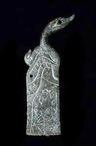 Bird-shaped razor. 3rd-2nd century BC (bronze) Bird-shaped razor. 3rd-2nd century BC (bronze)
