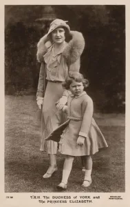 The Duchess of York and Princess Elizabeth (b/w photo) The Duchess of York and Princess Elizabeth (b/w photo)