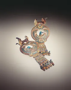 Earrings with hybrid birds with wings of falcons and heads of ducks Earrings with hybrid birds with wings of falcons and heads of ducks