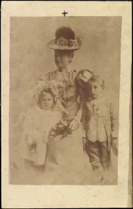 Foto Ak Kaiserin Auguste Viktoria, Joachim Franz Humbert, Viktoria Luise (b/w photo) Foto Ak Kaiserin Auguste Viktoria, Joachim Franz Humbert, Viktoria Luise (b/w photo)