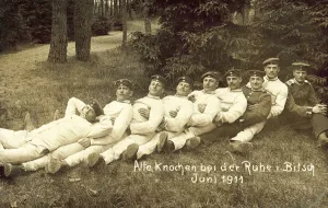 A group of German soldiers relaxing at Bitsch, 1911 (b/w photo) A group of German soldiers relaxing at Bitsch, 1911 (b/w photo)