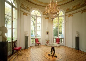 Interior of the Salon Rond, 18th-19th century (photo) Interior of the Salon Rond, 18th-19th century (photo)