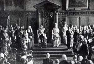 The King making his appeal for peace to the people of Ireland in the City Hall, illustration The King making his appeal for peace to the people of Ireland in the City Hall, illustration