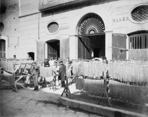 Pasta drying in the streets, Naples, 1897 (b/w photo) Pasta drying in the streets, Naples, 1897 (b/w photo)