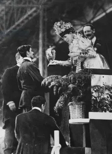 Queen Alexandra handing a special cup to Dorando to commemorate his great effort to win Queen Alexandra handing a special cup to Dorando to commemorate his great effort to win