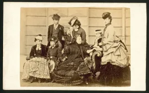 Queen Victoria and members of her family (b/w photo) Queen Victoria and members of her family (b/w photo)