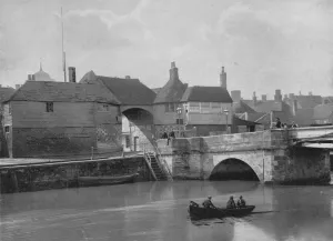 Sandwich, the Old Bridge and Barbican (b/w photo) Sandwich, the Old Bridge and Barbican (b/w photo)