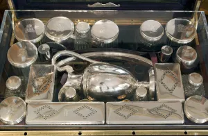 Set containing the travel necessities decorated with the coat of arms of the Brignole-Sale family, 1786 (photography) Set containing the travel necessities decorated with the coat of arms of the Brignole-Sale family, 1786 (photography)