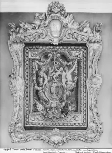 Tapestry of the coat of arms of the French Royal Family with a Louis XIV frame (tapestry Tapestry of the coat of arms of the French Royal Family with a Louis XIV frame (tapestry