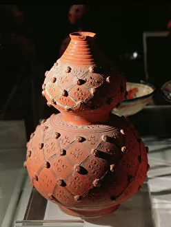 Images Dated 25th May 2007: Vase in the shape of a gourd (pottery)