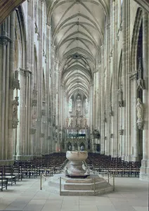 View of the interior looking east, begun 1230 (photo) View of the interior looking east, begun 1230 (photo)