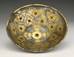 Net Pattern Bowl Print: Gilt silver bowl with garnet inlays, 20 cm diameter