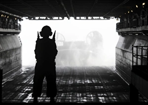 Boatswains Mate directs a landing craft air cushion as it approaches USS Kearsarge Boatswains Mate directs a landing craft air cushion as it approaches USS Kearsarge