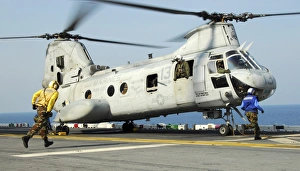 A CH-46E Sea Knight prepares for departure aboard USS Essex A CH-46E Sea Knight prepares for departure aboard USS Essex