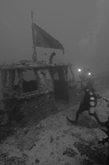 Divers explore the massive USS Spiegel Grove shipwreck in Key Largo, Florida Divers explore the massive USS Spiegel Grove shipwreck in Key Largo, Florida