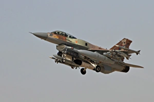 An F-16I Sufa of the Israeli Air Force taking off An F-16I Sufa of the Israeli Air Force taking off