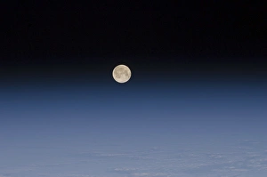 The moon and Earths atmosphere The moon and Earths atmosphere