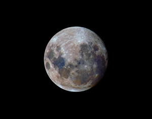 The true colors of the moon during the 2010 perigee The true colors of the moon during the 2010 perigee