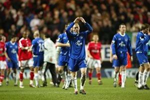 Images Dated 27th May 2005: Charlton 2 Everton 0 28 12 04, TONY HIBBERT APPLAUDS THE F