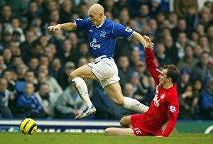 Thomas Gravesen rides the challenge of Dietmar Hamman Thomas Gravesen rides the challenge of Dietmar Hamman