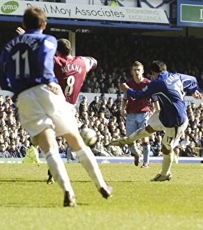 Images Dated 18th March 2006: Tim Cahill's Brace: Everton's Game-Changing Fourth Goal Against Aston Villa