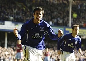 Images Dated 18th March 2006: Tim Cahill's Euphoric Goal Celebration: Everton vs Aston Villa