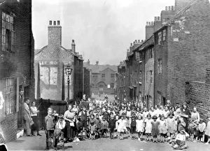 Residents of Smithfield, Sheffield, c. 1920s Residents of Smithfield, Sheffield, c. 1920s