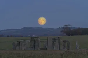 Supermoon rising over Stonehenge, the biggest for 68 years. Wiltshire, England, UK Supermoon rising over Stonehenge, the biggest for 68 years. Wiltshire, England, UK