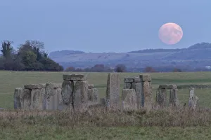 Supermoon rising over Stonehenge Wiltshire, the biggest Supermoon in 68 years Supermoon rising over Stonehenge Wiltshire, the biggest Supermoon in 68 years