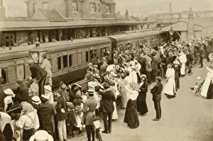 Crowds waving off troops leaving to fight in the First World, War, Britain, 1914, (1935) Crowds waving off troops leaving to fight in the First World, War, Britain, 1914, (1935)
