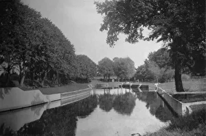Cuckoo Weir, 1935. Artists: Mr Mundy, Hills and Saunders Cuckoo Weir, 1935. Artists: Mr Mundy, Hills and Saunders