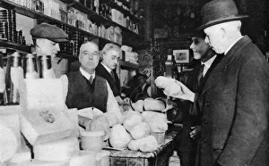 A customer inspects a haggis, London, 1926-1927 A customer inspects a haggis, London, 1926-1927