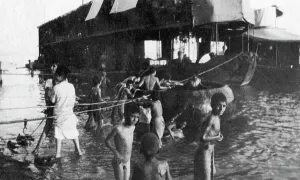 Two decker barge used to move British troops up the Tigris from Amarah to Baghdad, 1918 Two decker barge used to move British troops up the Tigris from Amarah to Baghdad, 1918
