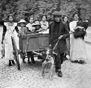 First World War Refugees Prints: Devant l'envahisseur; Beaucoup